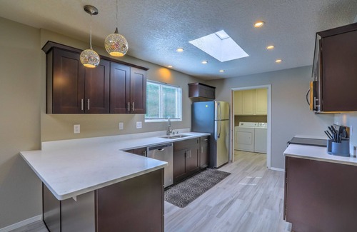 Northeast Heights House | Modern Upscale with Hot Tub