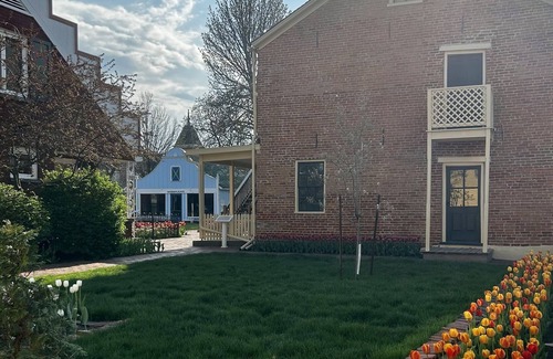 Pella House | MODERN UPSTAIRS SPACE