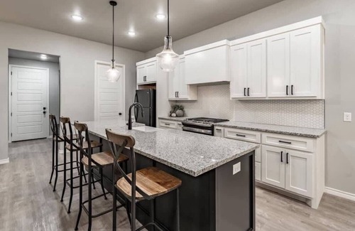 Lubbock House | Modern Uptown - 4BR 2BA - New Construction