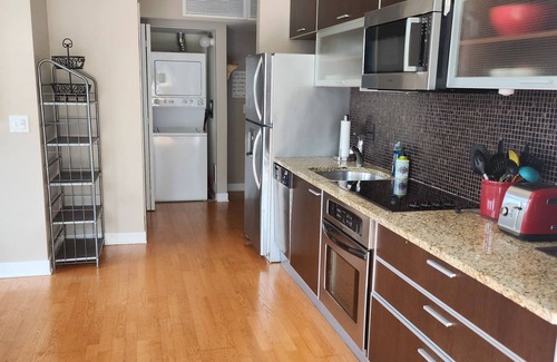 West Loop Condo | Modern Urban 2 bedroom Condo in West Loop