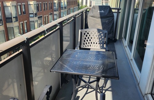 West Loop Condo | Modern Urban 2 bedroom Condo in West Loop
