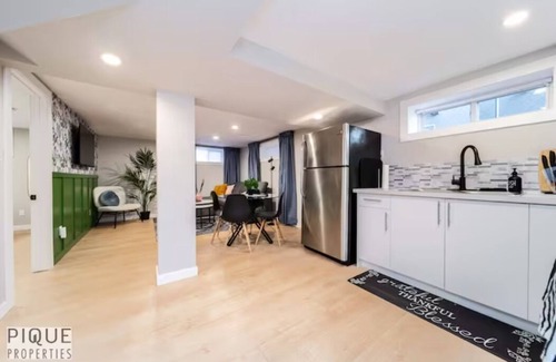 Northeast Edmonton House | Modern Urban Escape - King Bed - Pet Friendly - Clean!