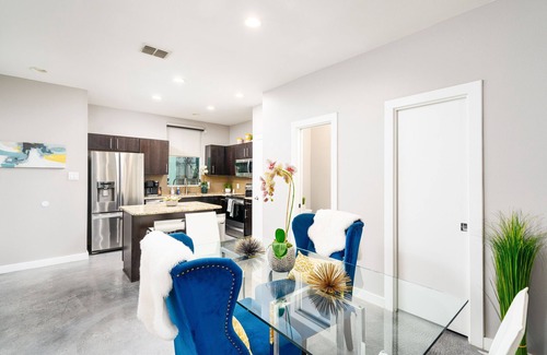 Tobin Hill House | Modern urban spot for a fun, city getaway