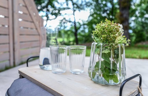 Eckartsberg Apartment | Modern vacation apartment with terrace in an idyllic rural setting near Zittau