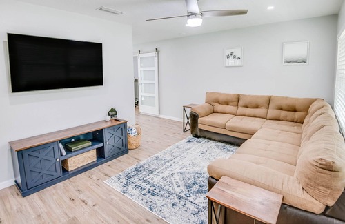 Cypress Gardens House | Modern Vacation Home near Legoland