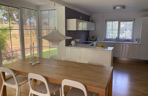 Utting am Ammersee House | Modern vacation home near the lake (3 minutes' walk) - Family-friendly