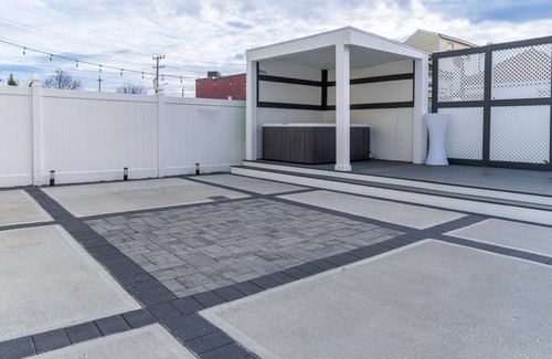 Queens Apartment | Modern vacation rental w/hot tub. 15 minutes from the airport