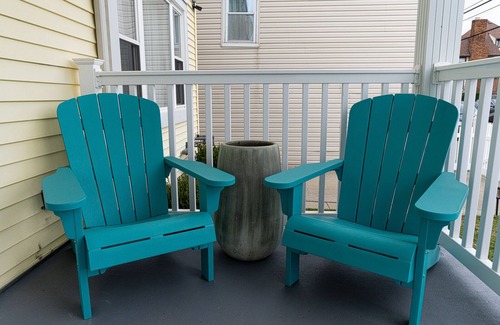 Queens Apartment | Modern vacation rental w/hot tub. 15 minutes from the airport