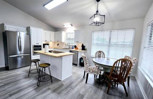 Quitman House | Modern Vacation Rental near Lake Fork for a Fantastic Family Getaway in Texas