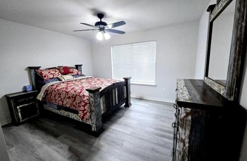 Quitman House | Modern Vacation Rental near Lake Fork for a Fantastic Family Getaway in Texas