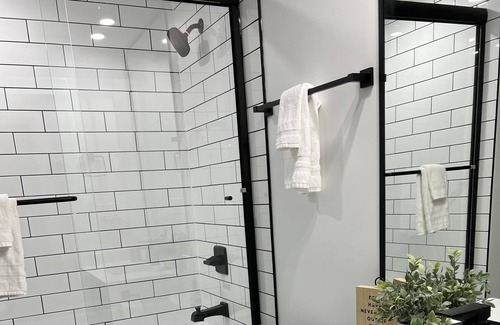 Sardis House | Modern Valley Oasis