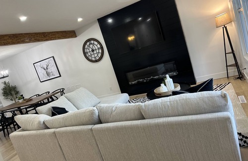 Sardis House | Modern Valley Oasis