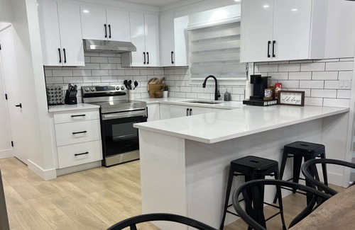 Sardis House | Modern Valley Oasis