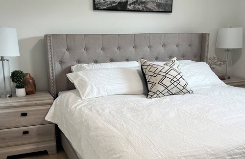 Sardis House | Modern Vally Oasis Suite