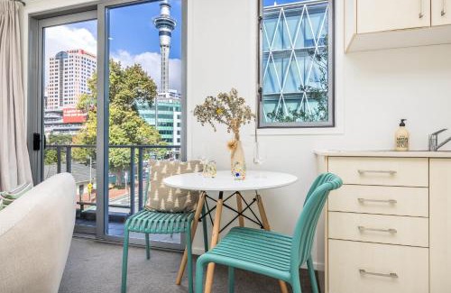 Auckland Central Business District Apartment | Modern Viaduct Apartment w pool gym Skytower views