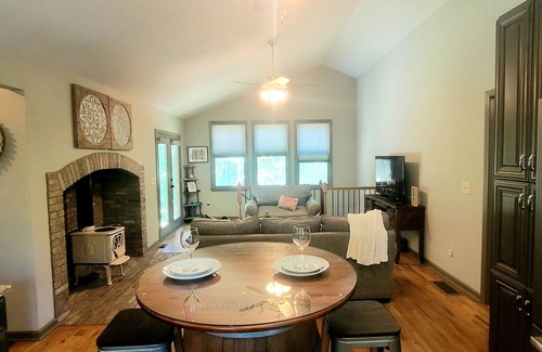 Ellijay Cottage | Modern Vibe Cottage- long term rentals only.