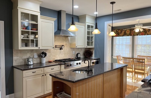 Cape May House | Modern Victorian, within town center, 2 blocks to beach, minutes walk to mall.