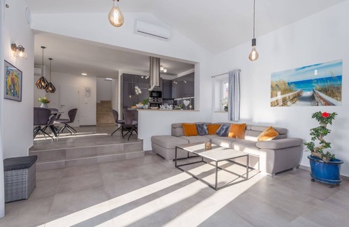 Tar-Vabriga Villa | Modern villa Camelia with pool in Porec