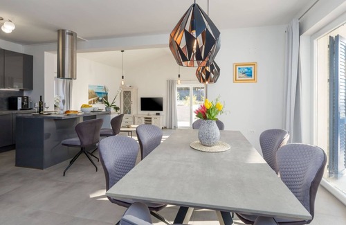 Tar-Vabriga Villa | Modern villa Camelia with pool in Porec