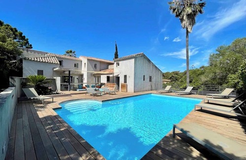 Cala Rossa Villa | Modern Villa Domaine Cala Rossa swimming pool private beach on foot 7bed/7bath