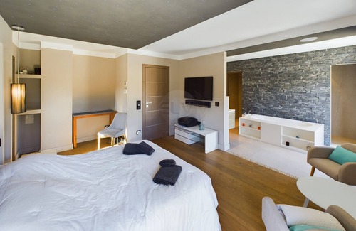Les Brugassieres Villa | Modern Villa with Plenty of Charm