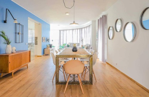 Vale de Carro Villa | Modern villa, short drive to restaurants and shops