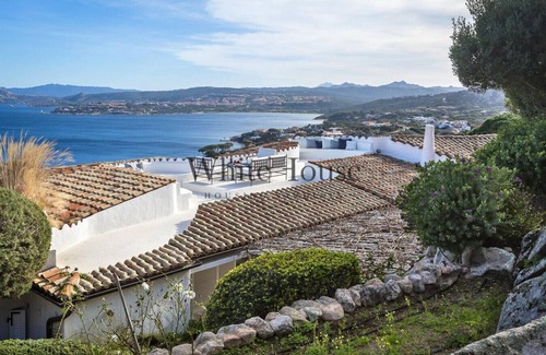 Punta Sardegna Villa | Modern Villa with Pool in Porto Rafael