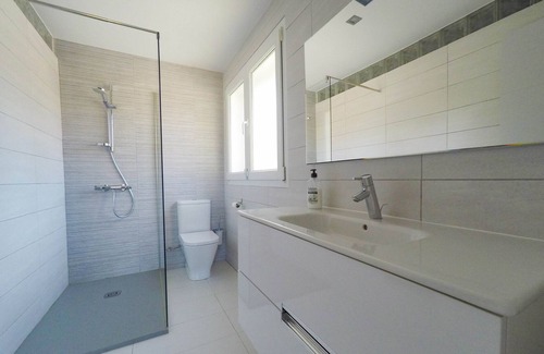El Perello Ski Chalet | Modern Villa with pool and sea views