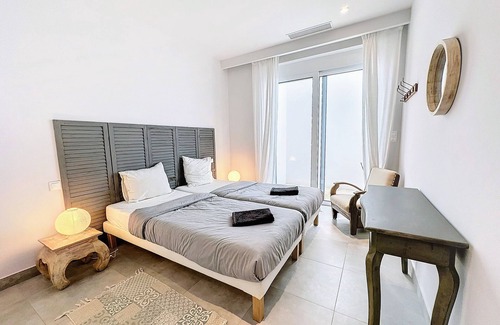Agii Anargiri Villa | Modern villa with pool and stunning sea views