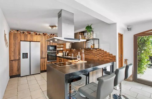 Biot Villa | Modern Villa with Sea Views within Walking Distance to Biot Village