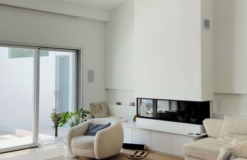 West Davis Manor House | Modern Village Homes House