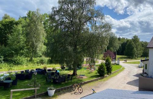 Hokerum Apartment | Modern vindsvåning ovanpå café ute på landet.