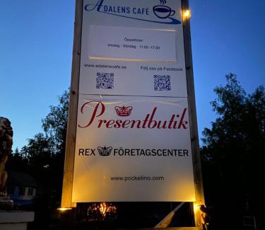 Hokerum Apartment | Modern vindsvåning ovanpå café ute på landet.