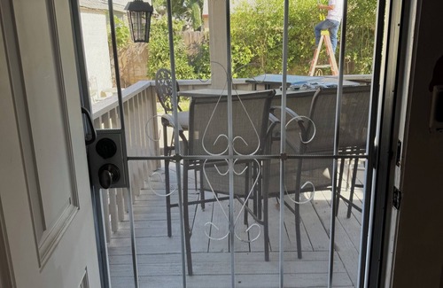 Stockton House | Modern Vintage Charm 2-bedroom house in wonderful Stockton with AC