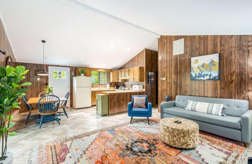 Sleepy Hollow House | Modern w Fire Pit Deck, Grill & Hot Tub