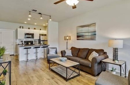 Draper House | Modern w/Pool, Gym, HotTub, Golf, Pet Friendly!