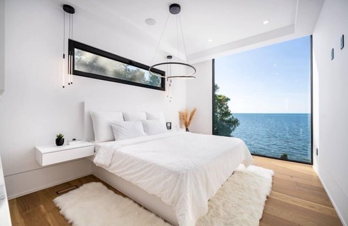 Niagara-on-the-Lake House | Modern Waterfront House - Custom Built!