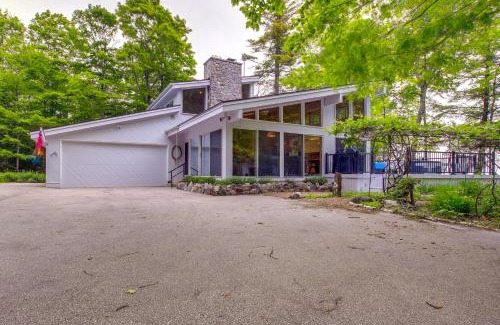 Sturgeon Bay House | Modern Waterfront Home - 1 Mi to Cave Point Park!