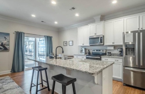 Long Beach House | Modern, well-appointed 3-bedroom house on Oak Island