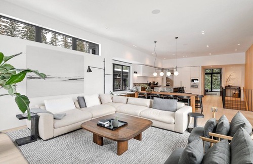 Nicklaus North House | Modern Whistler Retreat with Hot Tub, Close to Golf Course and Whistler Village