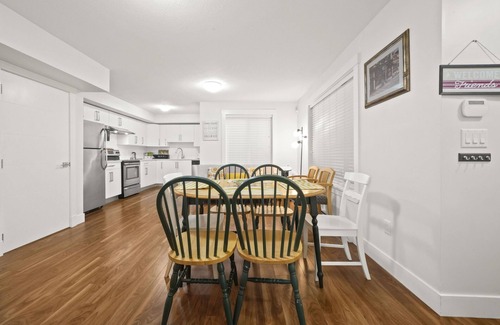 Cloverdale House | Modern yet comfy 3 bed suite in Surrey