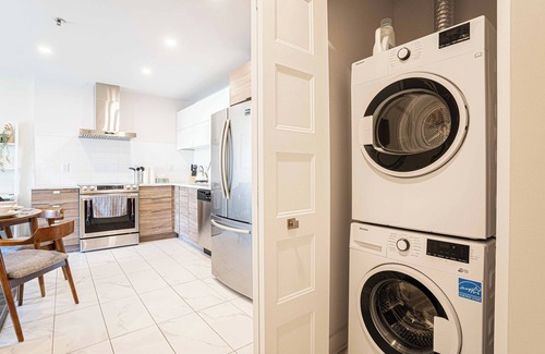 Cote-Des-Neiges—Notre-Dame-De-Grace Apartment | Modern Zen 2BR w/Gym, Free Parking, DT & Airport