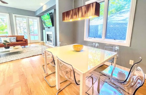 Edgewood House | Modern Zen Manor VIEW KING Beds Rooftop Bar