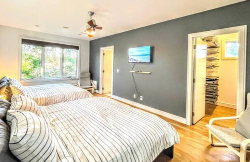 Edgewood House | Modern Zen Manor VIEW KING Beds Rooftop Bar