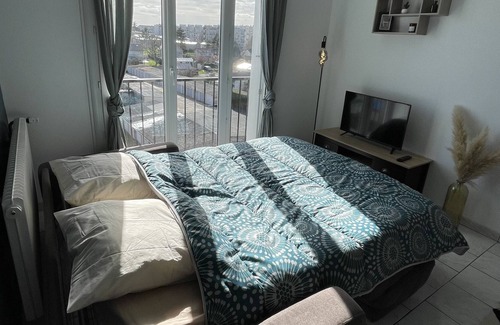 Chateauroux Apartment | - Moderna -
