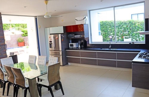 Melgar House | Moderna y Hermosa Casaquinta, en Lujoso Condominio