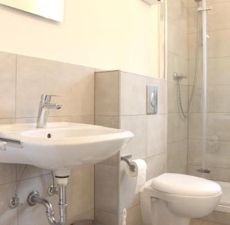 Region Hannover District Apartment | Moderne 1-Zimmer Wohnung mit Terasse, Küche, Bad mit Dusche, TV & WIFI
