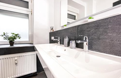 Volkmarsdorf Apartment | Moderne 3 Schlafzimmer Wohnung mit modernem Bad, Küche, Waschmaschine und Trockner