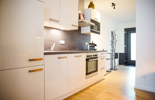 Langewiese Apartment | Moderne Ferienwohnung im Stadtzentrum: 3 Zimmer, Südbalkon und Infrarotkabine fü