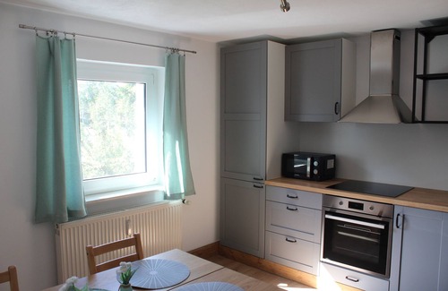 Struppen Apartment | Moderne Ferienwohnung mit Großem Außenbereich, Familien- und Haustierfreundlich